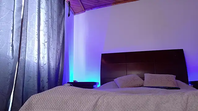 luccycollins  online show from September 19, 2025, 3:13 pm