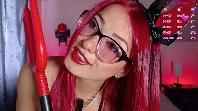 luccycollins  online show from October 30, 2025, 2:07 pm