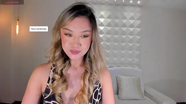 RebeccaHudson online show from May 3, 2026, 10:54 am