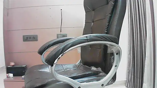 Snapshot of collage_hoty chatting on October 7, 2025, 5:21 pm collage hoty online show from October 7, 2025, 5:21 pm