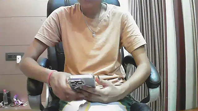 Snapshot of collage_hoty chatting on October 31, 2025, 4:08 pm collage hoty online show from October 31, 2025, 4:08 pm