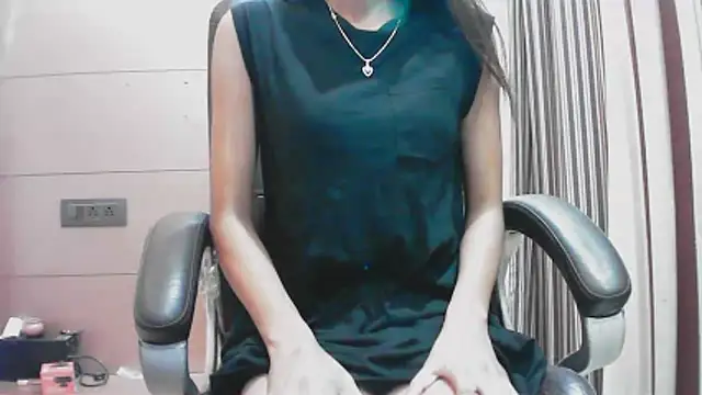 collage hoty online show from November 5, 2025, 4:40 pm