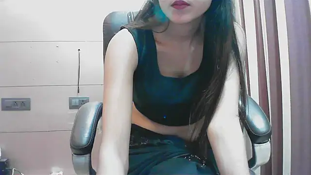 collage hoty online show from November 12, 2025, 6:19 pm