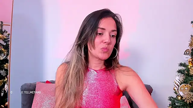 camilawm19 online show from December 20, 2024, 1:22 pm