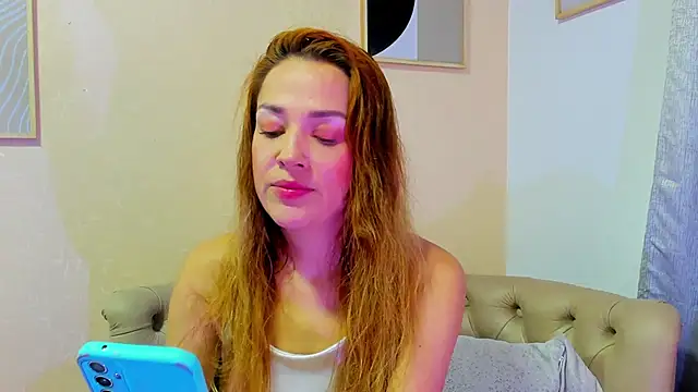 camilawm19 online show from March 18, 2025, 2:15 am