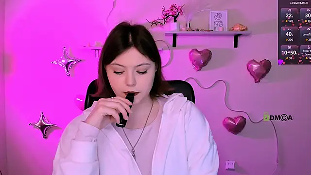 nikole kitt online show from February 16, 2026, 7:54 pm