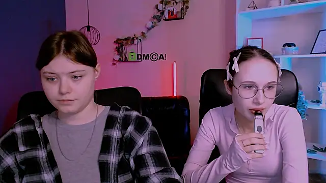 nikole kitt online show from March 23, 2026, 8:13 pm