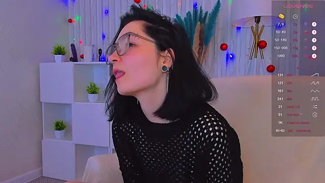 Snapshot of Luna-Moon chatting on December 17, 2024, 8:23 am Luna-Moon online show from December 17, 2024, 8:23 am