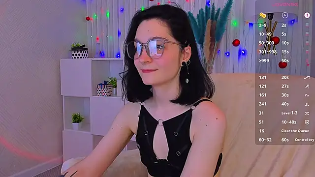 Snapshot of Luna-Moon chatting on December 20, 2024, 2:27 pm Luna-Moon online show from December 20, 2024, 2:27 pm