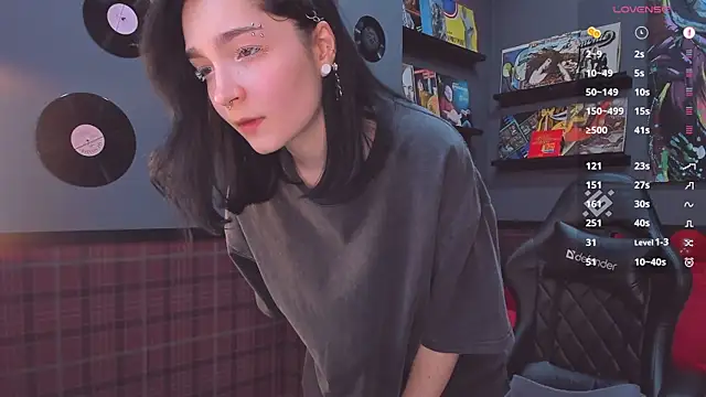Snapshot of Luna-Moon chatting on March 1, 2025, 2:13 pm Luna-Moon online show from March 1, 2025, 2:13 pm