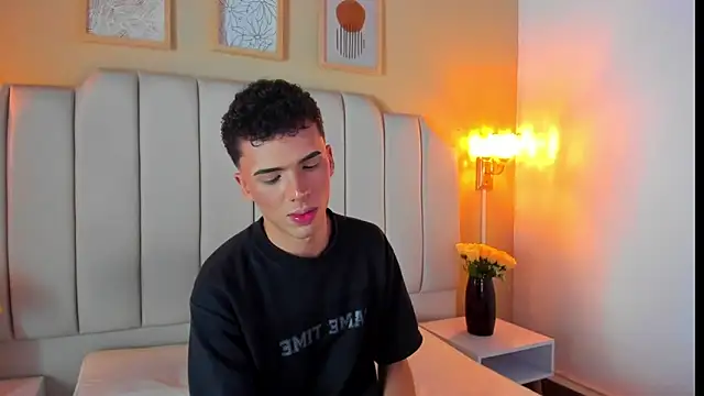 SEANTROYY online show from September 24, 2025, 4:05 am