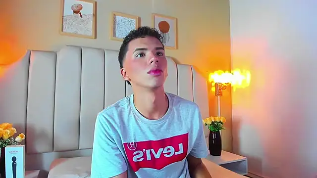 SEANTROYY online show from October 24, 2025, 4:09 am