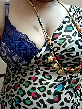 gaurika18 online show from February 6, 2025, 4:58 pm