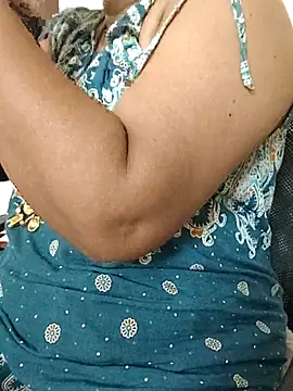 gaurika18 online show from November 14, 2025, 1:21 pm