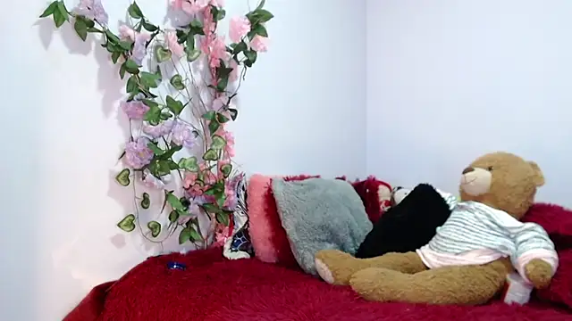 Snapshot of kymmgolden chatting on October 5, 2025, 12:36 pm kymmgolden online show from October 5, 2025, 12:36 pm