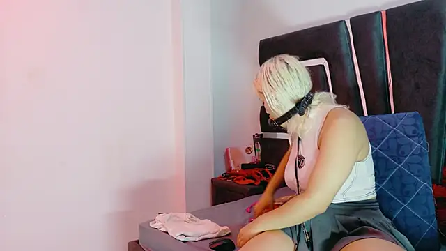 Snapshot of AliceandMax chatting on February 18, 2026, 1:29 pm AliceandMax online show from February 18, 2026, 1:29 pm