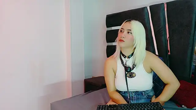 Snapshot of AliceandMax chatting on March 7, 2026, 1:52 pm AliceandMax online show from March 7, 2026, 1:52 pm