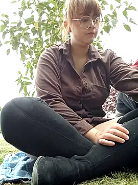 lara moon25 online show from September 16, 2025, 5:58 pm