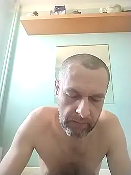 Snapshot of Andrzej-M chatting on April 5, 2026, 7:27 am Andrzej-M online show from April 5, 2026, 7:27 am