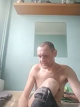 Snapshot of Andrzej-M chatting on May 17, 2026, 6:44 am Andrzej-M online show from May 17, 2026, 6:44 am