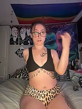 NovaLove2002 online show from July 10, 2026, 5:01 am