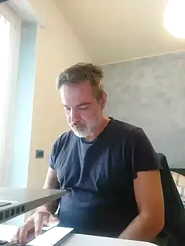 Snapshot of Marcolino183 chatting on March 11, 2026, 8:20 am Marcolino183 online show from March 11, 2026, 8:20 am