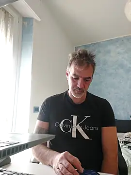 Snapshot of Marcolino183 chatting on March 27, 2026, 8:26 am Marcolino183 online show from March 27, 2026, 8:26 am