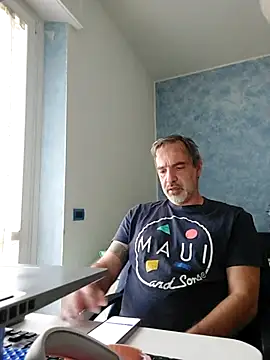 Marcolino183 online show from May 5, 2026, 7:27 am