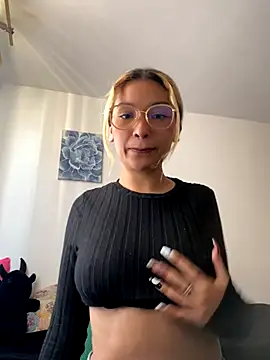 Snapshot of baby_lizy chatting on September 25, 2025, 9:18 pm baby lizy online show from September 25, 2025, 9:18 pm