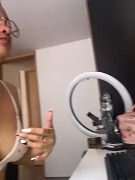 Snapshot of baby_lizy chatting on September 27, 2025, 5:29 pm baby lizy online show from September 27, 2025, 5:29 pm