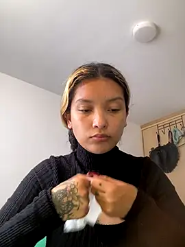 Snapshot of baby_lizy chatting on October 4, 2025, 8:18 pm baby lizy online show from October 4, 2025, 8:18 pm