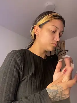 Snapshot of baby_lizy chatting on October 5, 2025, 6:17 pm baby lizy online show from October 5, 2025, 6:17 pm