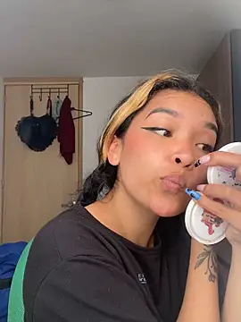 Snapshot of baby_lizy chatting on October 12, 2025, 6:07 pm baby lizy online show from October 12, 2025, 6:07 pm