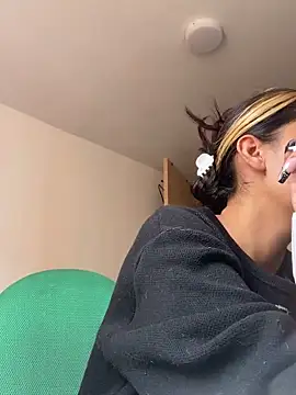 Snapshot of baby_lizy chatting on October 16, 2025, 7:15 pm baby lizy online show from October 16, 2025, 7:15 pm