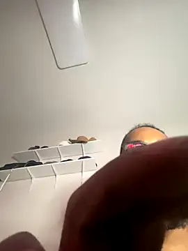 Snapshot of bigdinca chatting on October 7, 2025, 11:35 pm bigdinca online show from October 7, 2025, 11:35 pm