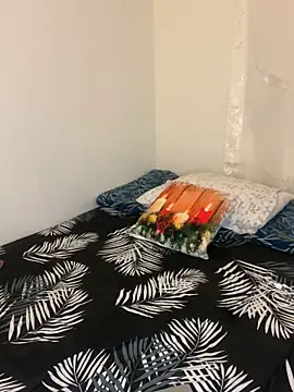 WhiteWomen online show from December 3, 2025, 1:02 am