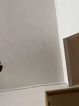 WhiteWomen online show from December 3, 2025, 4:05 pm