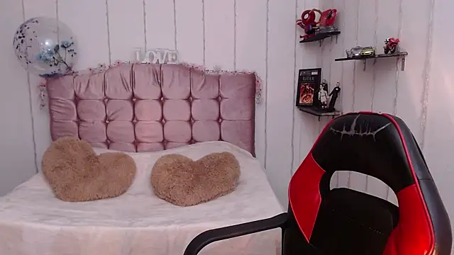 sapphire lilac online show from January 4, 2025, 6:52 am