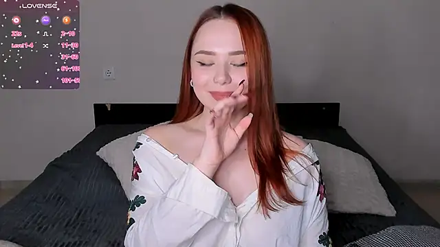 LittleKiitten online show from December 8, 2024, 2:41 pm