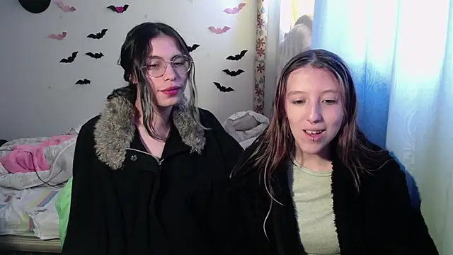 BRIAR AND BLAIR online show from September 25, 2025, 3:49 pm