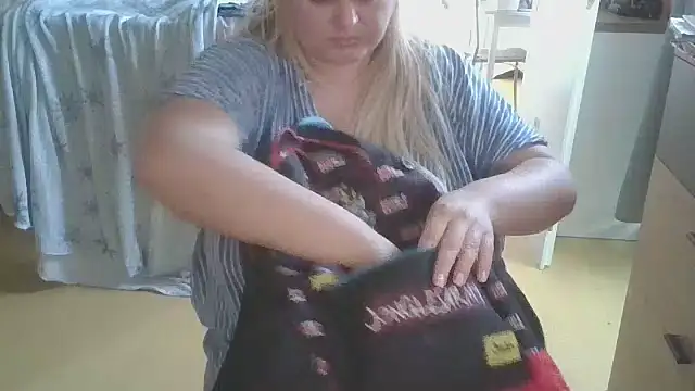Snapshot of Meliss_Official9 chatting on March 2, 2025, 3:59 pm Meliss Official9 online show from March 2, 2025, 3:59 pm