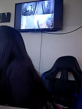 Catalehia Milk online show from April 3, 2026, 9:13 pm