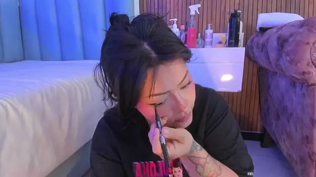 curvy rousi online show from March 8, 2026, 11:58 am