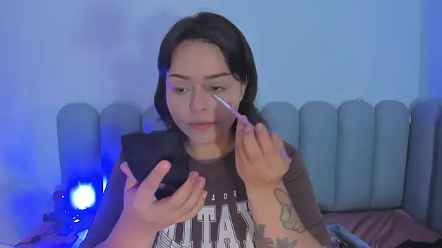 curvy rousi online show from March 21, 2026, 11:37 am