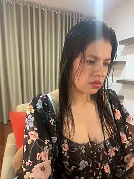 Snapshot of Alice_Biel chatting on February 10, 2025, 10:51 pm Alice Biel online show from February 10, 2025, 10:51 pm