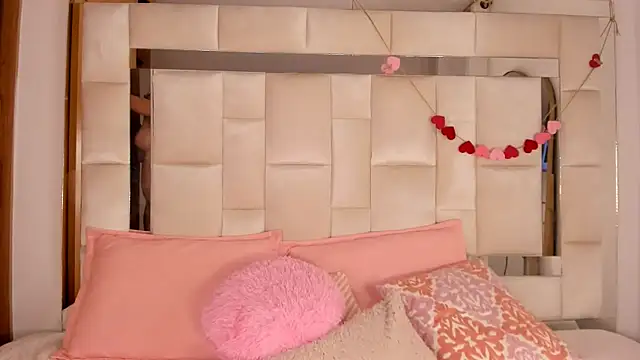 isabella gomez11 online show from June 13, 2026, 1:25 am