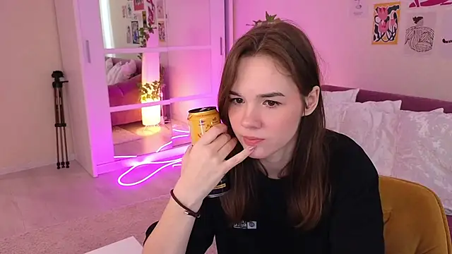 LindaRobertz online show from March 21, 2025, 9:12 am