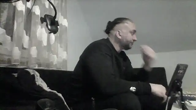 Snapshot of NewyorkDimi chatting on November 8, 2025, 4:23 am NewyorkDimi online show from November 8, 2025, 4:23 am