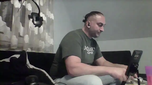 Snapshot of NewyorkDimi chatting on November 13, 2025, 12:42 am NewyorkDimi online show from November 13, 2025, 12:42 am