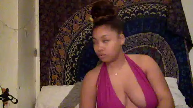 Snapshot of caramelangelxo chatting on March 16, 2025, 10:09 pm caramelangelxo online show from March 16, 2025, 10:09 pm